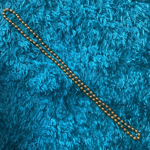 Golden plastic spherical beads necklace (slightly longer) - Picture 5 of 6